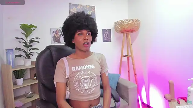 NaomiSaenz  online show from 18, 6, 2026