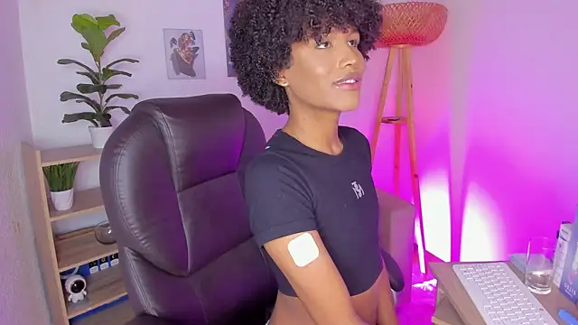 NaomiSaenz  online show from 28, 6, 2026