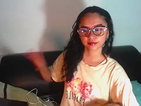 Snapshot of BellaLuxxs chatting on 10, 7, 2026 BellaLuxxs online show from 10, 7, 2026