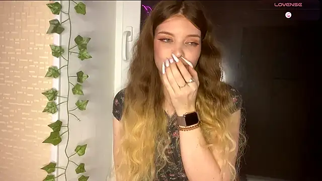  Lily Moon  online show from 25, 4, 2026