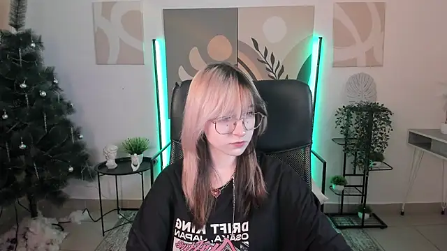Snapshot of NyxCalderra chatting on 8, 5, 2026 NyxCalderra online show from 8, 5, 2026
