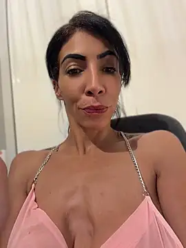 Snapshot of Yasmiinee chatting on 7, 6, 2026 Yasmiinee online show from 7, 6, 2026