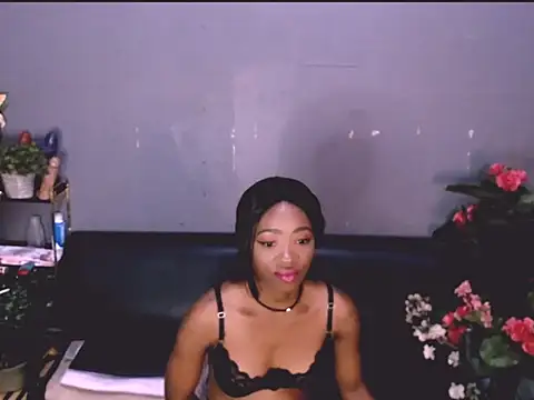 Snapshot of LolaSavageXO chatting on 15, 5, 2026 LolaSavageXO online show from 15, 5, 2026