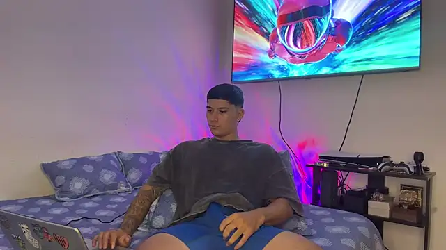 SexxxySquirterStev777 online show from 8, 6, 2026
