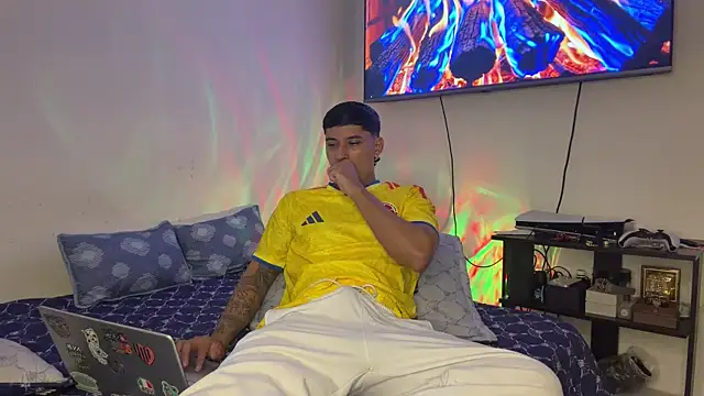 SexxxySquirterStev777 online show from 7, 7, 2026