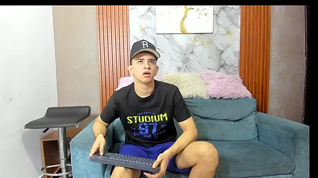 Snapshot of LOVE_GUYS1 chatting on 21, 6, 2026 LOVE GUYS1 online show from 21, 6, 2026