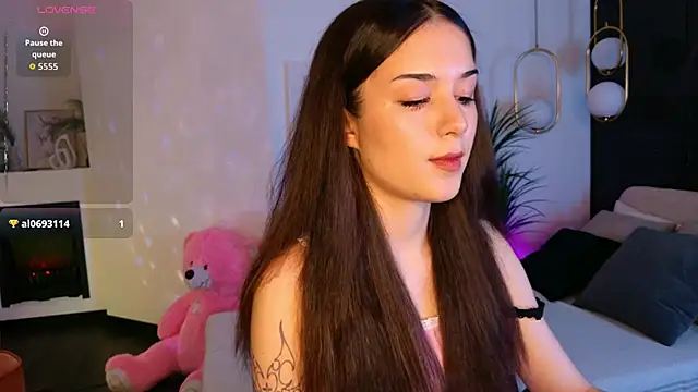 SkinnyEllie online show from 10, 5, 2026