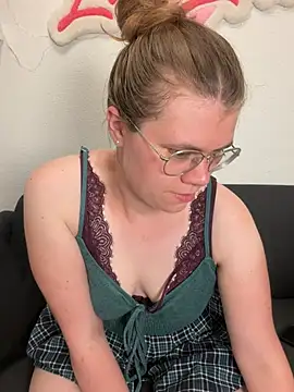 Lina-Love online show from 19, 6, 2026