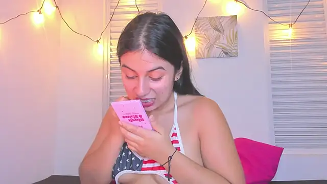 VictoriaaLopez online show from 4, 7, 2026