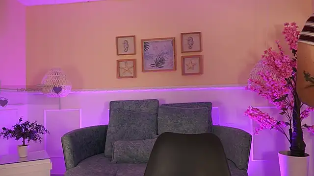 Snapshot of VioletJoness_ chatting on 2, 6, 2026 VioletJoness online show from 2, 6, 2026