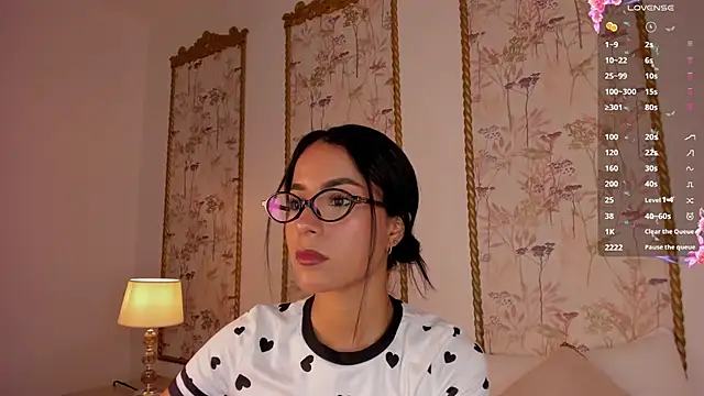 Snapshot of sara_castro24_ chatting on 9, 7, 2026 sara castro24 online show from 9, 7, 2026