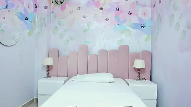 Miabloom19  online show from 15, 7, 2026