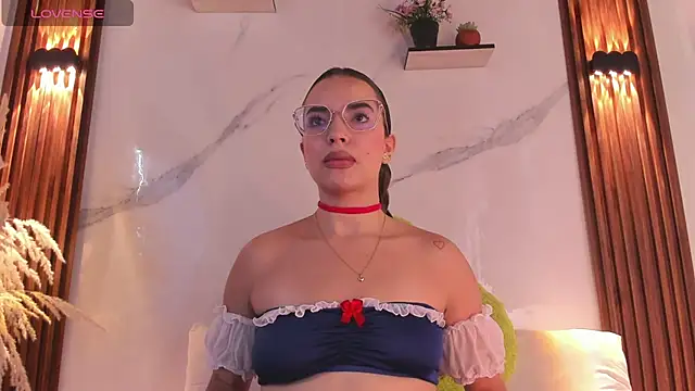 Snapshot of catalina_lafer chatting on 11, 5, 2026 catalina lafer online show from 11, 5, 2026