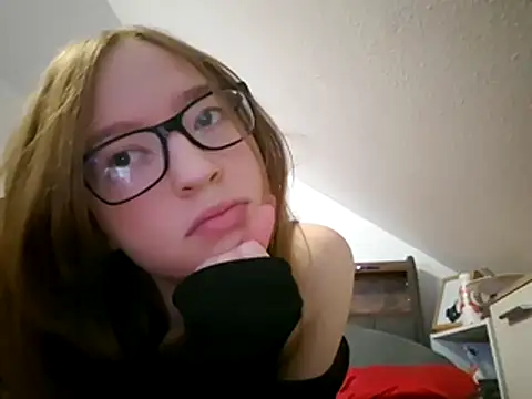 Snapshot of Freaky-Doll chatting on 9, 5, 2026 Freaky-Doll online show from 9, 5, 2026