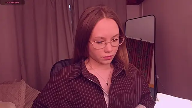 FloraLarsson online show from 4, 5, 2026