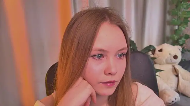FloraLarsson online show from 7, 6, 2026
