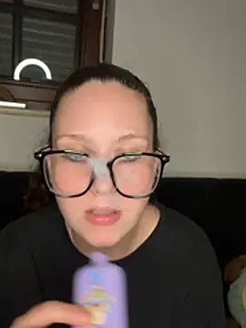 Snapshot of CuteBeaX chatting on 2, 6, 2026 CuteBeaX online show from 2, 6, 2026