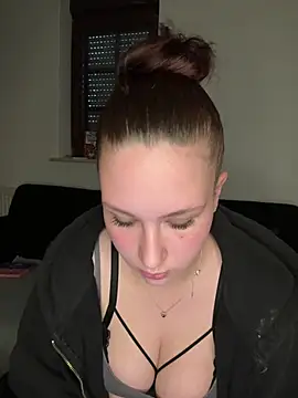 Snapshot of CuteBeaX chatting on 16, 6, 2026 CuteBeaX online show from 16, 6, 2026