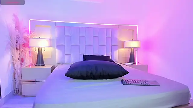 StefannyLizz online show from 1, 6, 2026