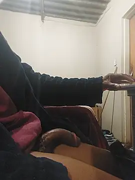 sixInchMan00 online show from 15, 6, 2026