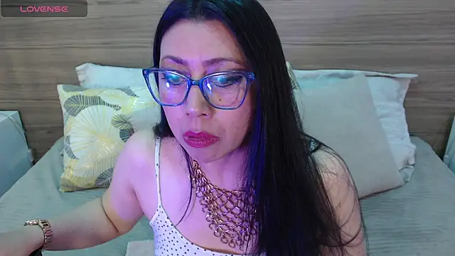 Snapshot of FranciscaVera chatting on 10, 6, 2026 FranciscaVera online show from 10, 6, 2026