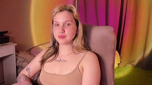 hellfirekiss online show from 3, 6, 2026