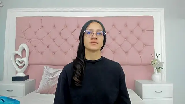 Snapshot of SarahDoll__ chatting on 5, 6, 2026 SarahDoll online show from 5, 6, 2026