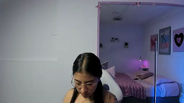 Snapshot of Sharon_Adamss chatting on 4, 6, 2026 Sharon Adamss online show from 4, 6, 2026