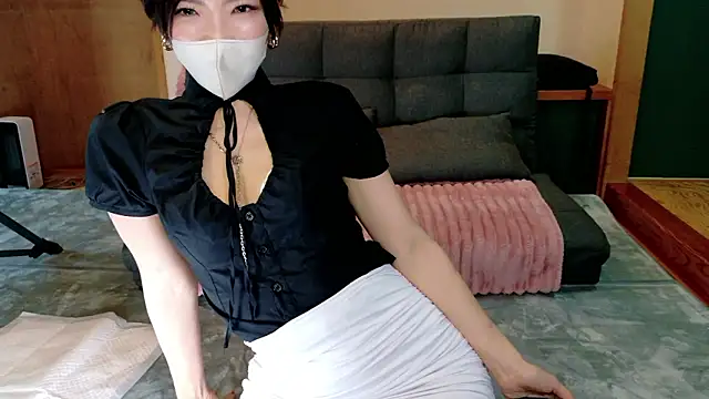 Naomi 00122 online show from 5, 7, 2026
