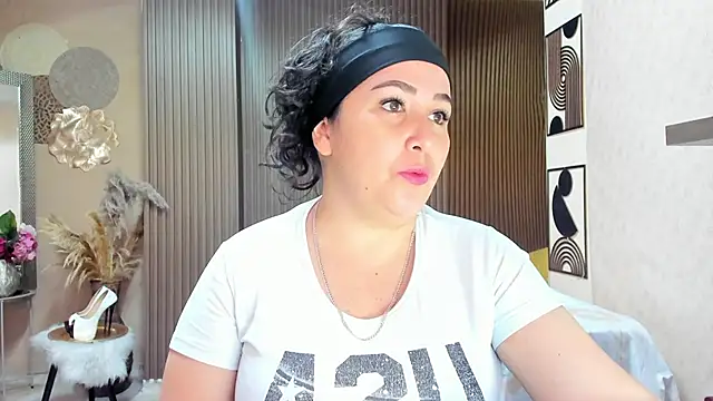 Snapshot of BBWLuxuryMuse chatting on 26, 5, 2026 BBWLuxuryMuse online show from 26, 5, 2026
