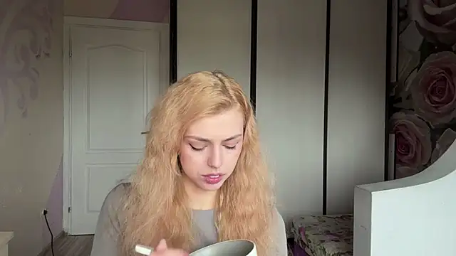 Snapshot of ScarlettRosy chatting on 18, 5, 2026 ScarlettRosy online show from 18, 5, 2026