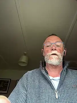 Snapshot of Moonraker64 chatting on 7, 5, 2026 Moonraker64 online show from 7, 5, 2026