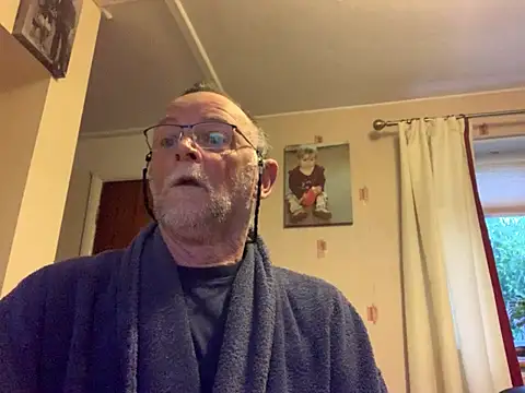 Snapshot of Moonraker64 chatting on 19, 5, 2026 Moonraker64 online show from 19, 5, 2026