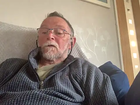 Snapshot of Moonraker64 chatting on 6, 6, 2026 Moonraker64 online show from 6, 6, 2026