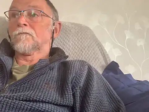 Snapshot of Moonraker64 chatting on 9, 6, 2026 Moonraker64 online show from 9, 6, 2026