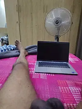 Snapshot of santhoshkannadaboy chatting on 15, 5, 2026 santhoshkannadaboy online show from 15, 5, 2026