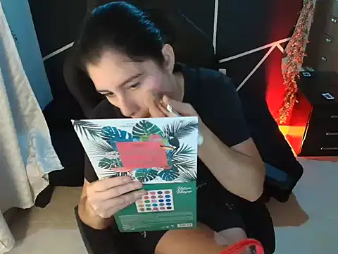 Snapshot of LUCYMILF_SEXY chatting on 10, 5, 2026 LUCYMILF SEXY online show from 10, 5, 2026