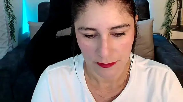 Snapshot of LUCYMILF_SEXY chatting on 6, 6, 2026 LUCYMILF SEXY online show from 6, 6, 2026