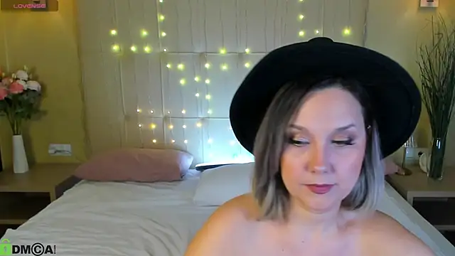 Nikki Mi1k online show from 17, 5, 2026