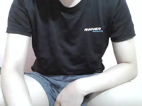 Snapshot of Zineyy chatting on 4, 6, 2026 Zineyy online show from 4, 6, 2026