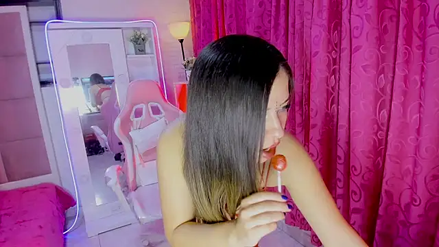 Snapshot of Shantal_Sweet_ chatting on 4, 7, 2026 Shantal Sweet online show from 4, 7, 2026