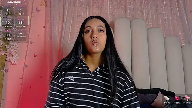 Hollyyqueen  online show from 11, 5, 2026