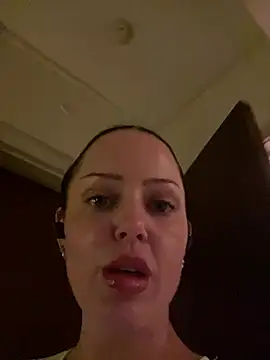 Snapshot of molotovmami chatting on 27, 6, 2026 molotovmami online show from 27, 6, 2026