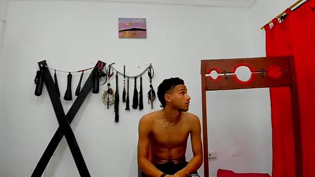 Snapshot of friends_lust_latin chatting on 9, 5, 2026 friends lust latin online show from 9, 5, 2026