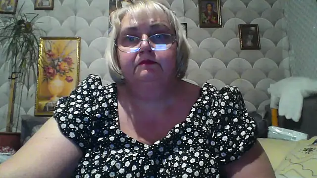 Snapshot of MarinaFarina53 chatting on 4, 6, 2026 MarinaFarina53 online show from 4, 6, 2026
