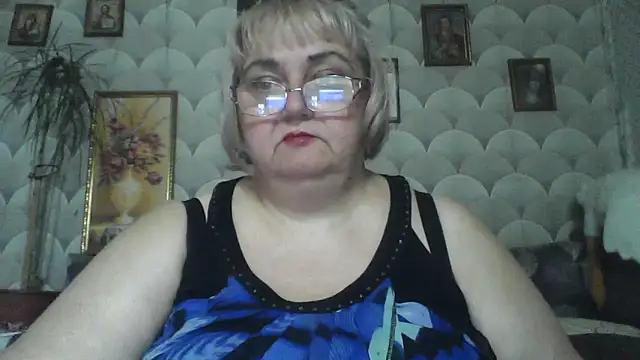 Snapshot of MarinaFarina53 chatting on 6, 6, 2026 MarinaFarina53 online show from 6, 6, 2026