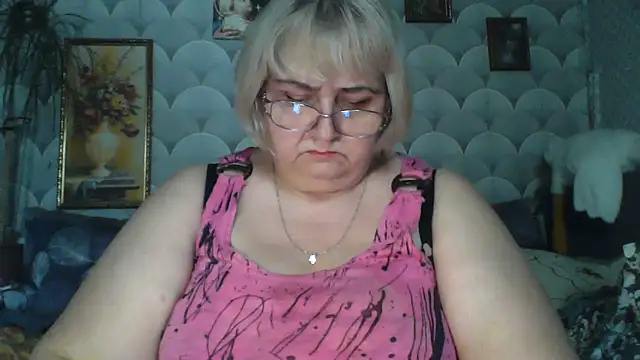 Snapshot of MarinaFarina53 chatting on 17, 6, 2026 MarinaFarina53 online show from 17, 6, 2026