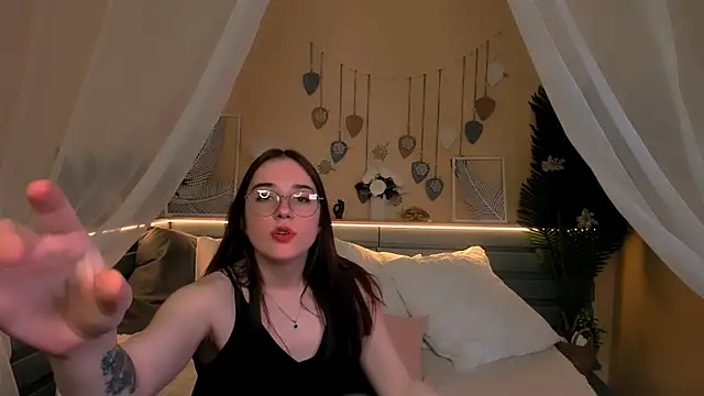 Maya Winters online show from 12, 5, 2026