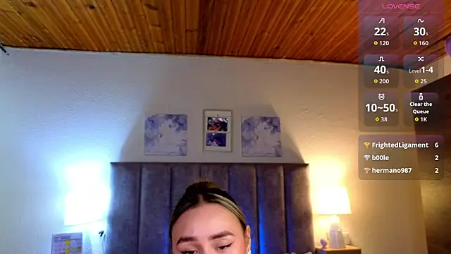 Snapshot of Victoria_Hils chatting on 14, 7, 2026 Victoria Hils online show from 14, 7, 2026