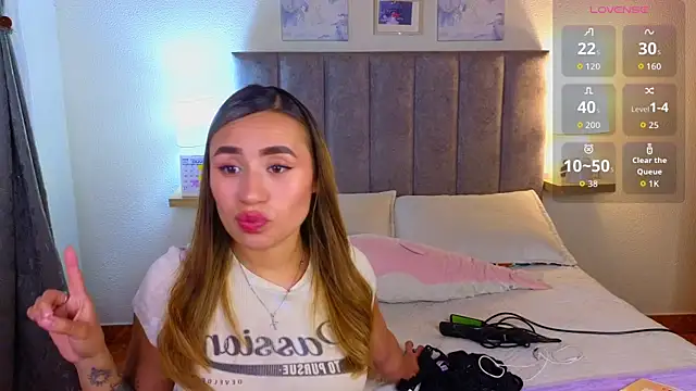 Snapshot of Victoria_Hils chatting on 19, 7, 2026 Victoria Hils online show from 19, 7, 2026